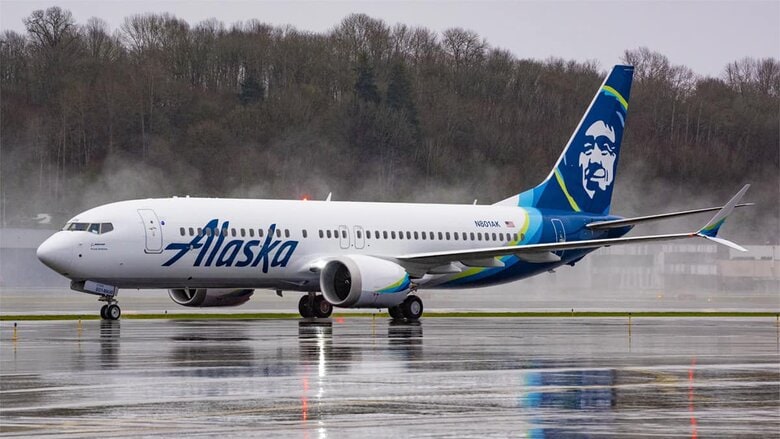 Alaska Airlines Takes Delivery of First Longer-range Boeing